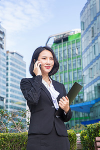 商务女性在打电话图片