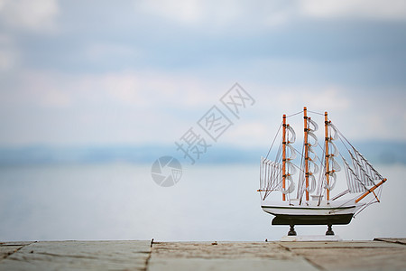 海边帆船背景图片