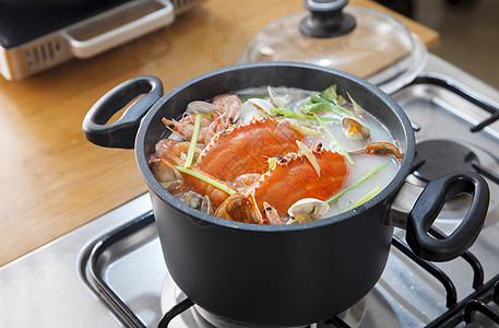 土鸡汤锅烹饪螃蟹海鲜汤背景