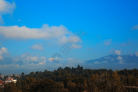 喜马拉雅山脉的天空图片