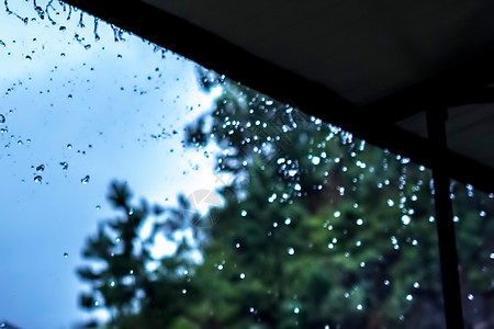 雨房子下雨天高清图片