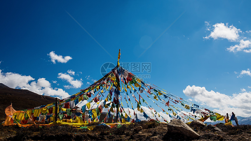 川西美景高原上的经幡图片