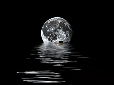 湖边小船月亮下的倒影素材背景