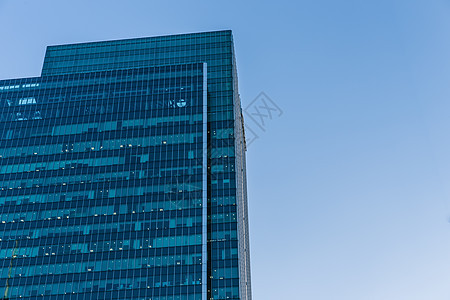 蓝天建筑留白背景图片