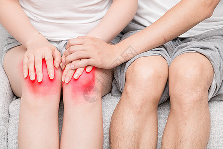 居家监测膝盖疼痛的女性设计图片