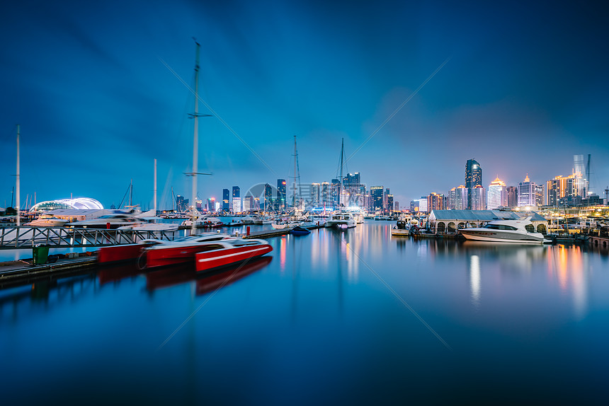 青岛海边城市夜景图片