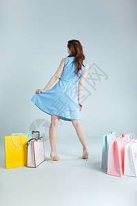 快乐的购物女性背影背景图片