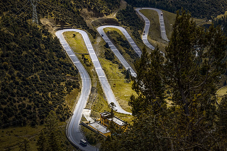 弯曲的盘山公路背景图片