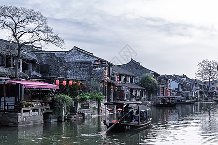 古风云朵江南水乡西塘河流乌篷船背景