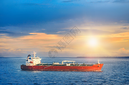 海上贸易油轮运输高清图片