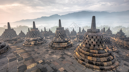 山上寺庙婆罗浮屠背景