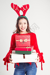圣诞礼物盒手拿礼物盒的圣诞装扮女性棚拍背景