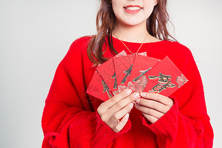 春节发红包的红衣女性背景图片