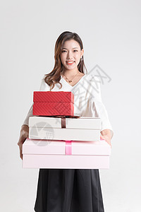 shoping年轻女性抱着礼物盒背景