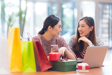 女性商业中心购物背景图片