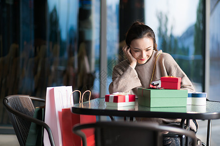 女性商业中心购物背景图片