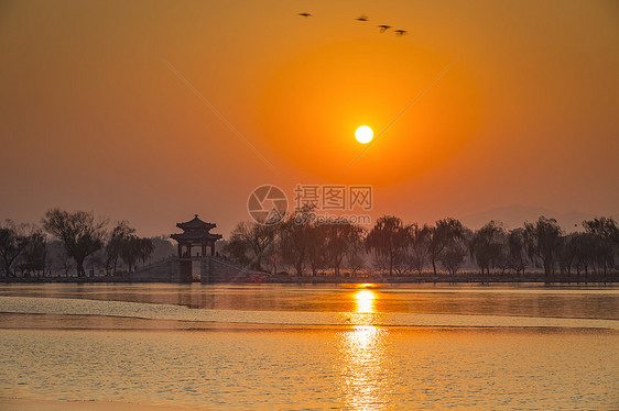 黄昏的昆明湖图片