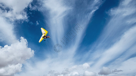 三角滑翔伞图片