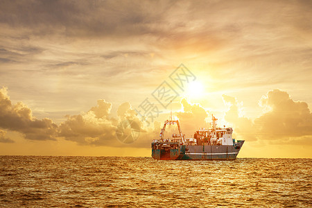 海上贸易货轮图片