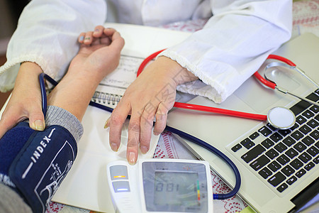 医生诊疗医疗服务中的量血压背景