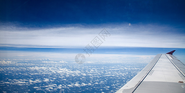 飞机上拍到的蓝天白云图片