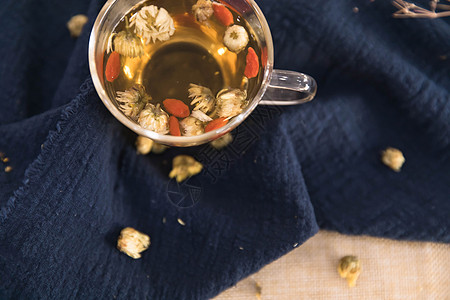 菊花枸杞养生茶在画面上面高清图片