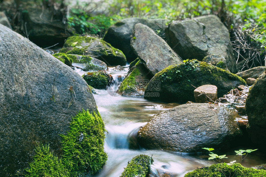 山上小溪