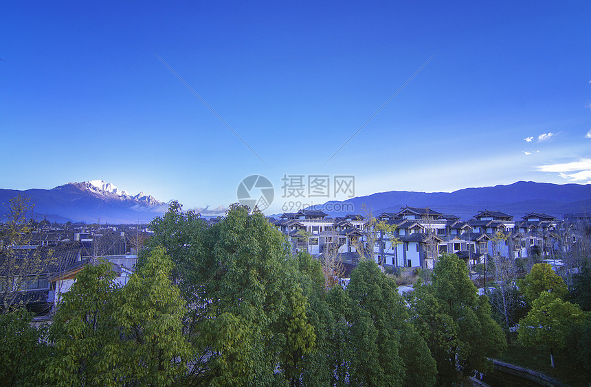 雪山别墅房屋图片