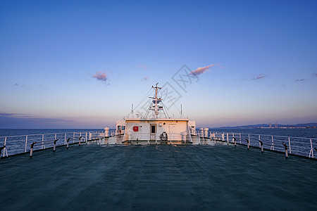夕陽下的輪船图片