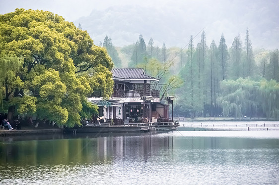 湖边别墅背景图片