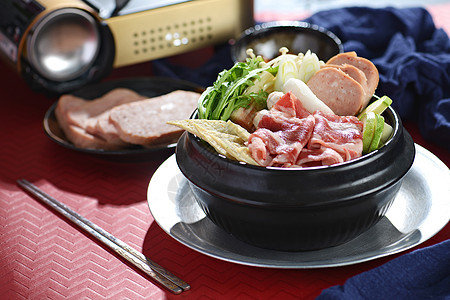 韩式肥牛暖锅背景图片