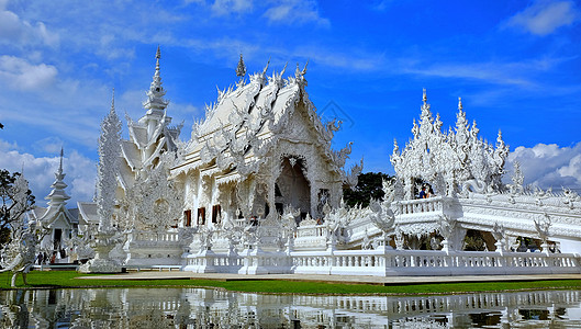 历史雕塑泰国清莱白庙背景