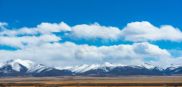 冬季雪山蓝天白云珏山高清图片