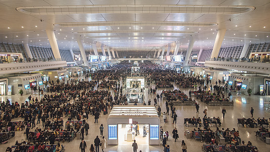 车站大厅人山人海的上海虹桥高铁站背景