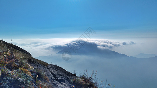 云中自然山顶云端背景