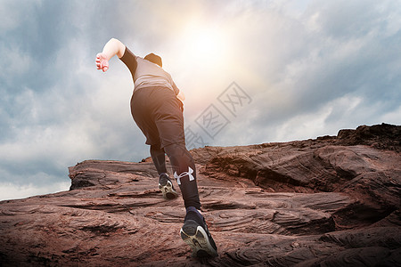 奔跑登山励志人运动高清图片