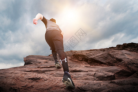 运动服奔跑登山设计图片