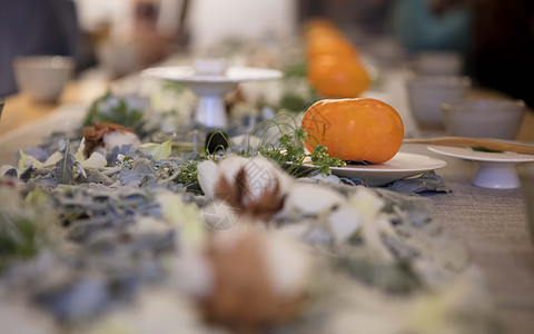 秋冬茶席上布置的柿子图片