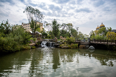 池塘月色二道白河背景