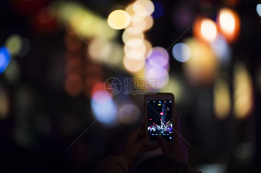 用手机拍摄夜景图片