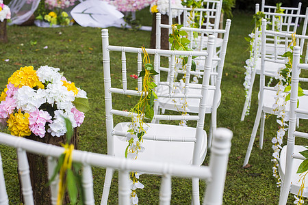 草坪婚礼布置背景图片