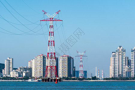 海边住宅高压线背景图片