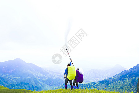 户外登山者图片