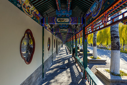 中式古典园林的长廊背景图片