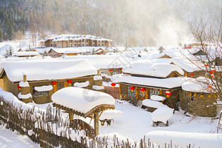 下雪的村庄图片