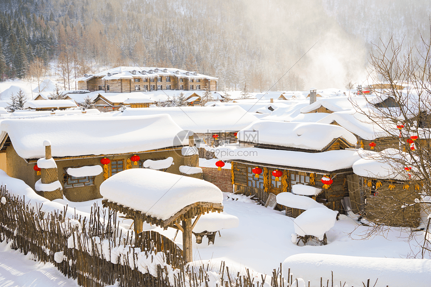 下雪的村庄图片