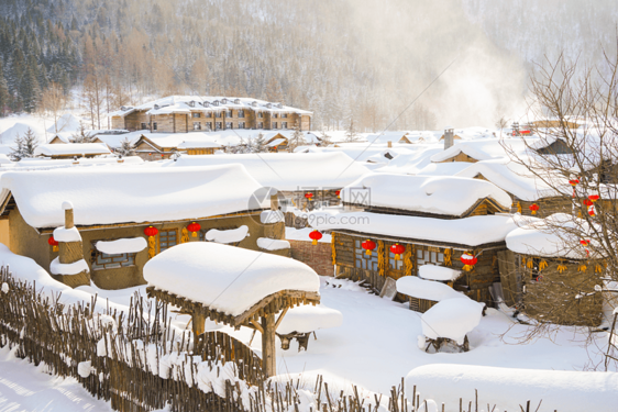 下雪的村庄图片