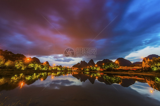 暴雨来临前的夜色桂林图片