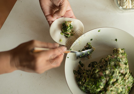 手工水饺包水饺特写背景图片