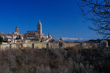 冬天西班牙的小镇风景图片
